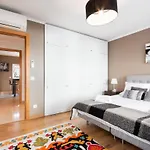 Exquisite Townhouse In Lisbon City Center- Private Garage & Terrace * Lissabon