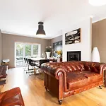 Exquisite Townhouse In Lisbon City Center- Private Garage & Terrace *