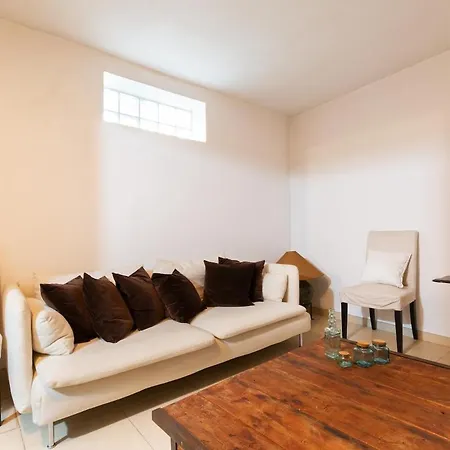 Exquisite Townhouse For 8 In Center *