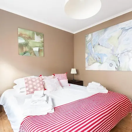 아파트 Exquisite Townhouse In Center- Private Garage & Terrace