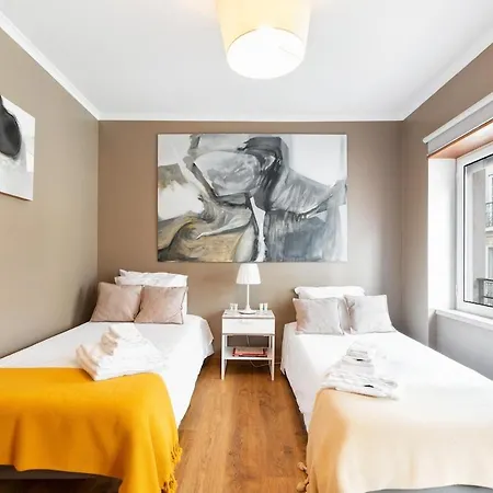 Exquisite Townhouse In Center- Private Garage & Terrace 아파트 리스본