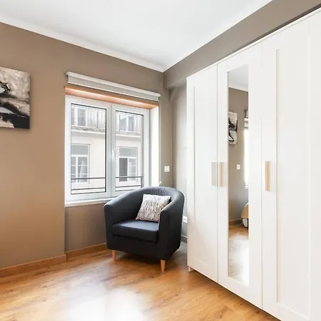 Exquisite Townhouse For 8 In Center *