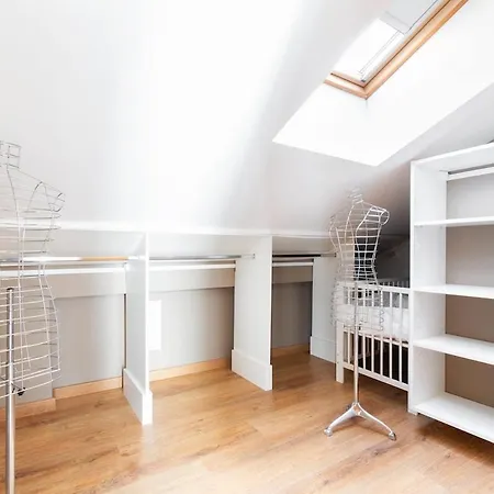 Exquisite Townhouse In Center- Private Garage & Terrace * 리스본