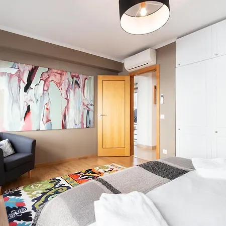 Exquisite Townhouse In Center- Private Garage & Terrace * 리스본