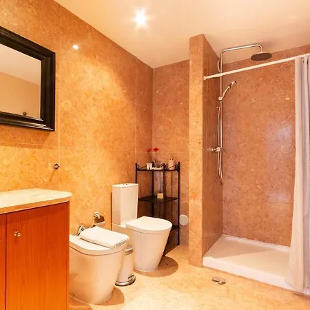 아파트 Exquisite Townhouse In Center- Private Garage & Terrace
