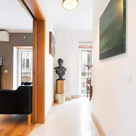 Exquisite Townhouse In Center- Private Garage & Terrace 아파트 리스본