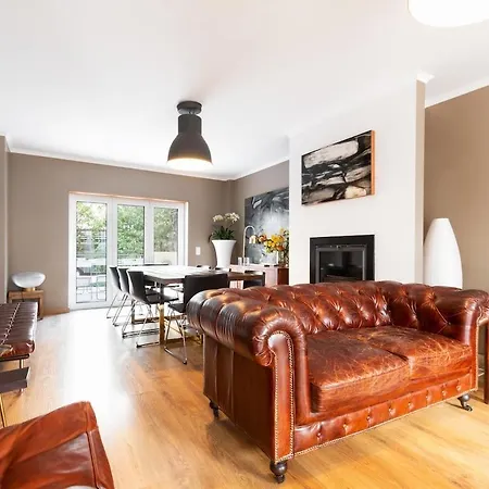 Exquisite Townhouse For 8 In Center *