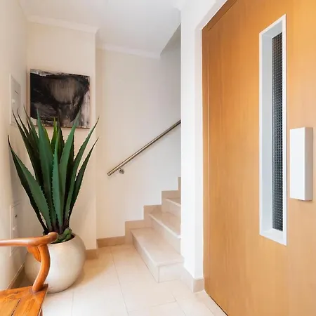 Exquisite Townhouse In Center- Private Garage & Terrace Apartment Lisbon