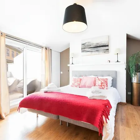 아파트 Exquisite Townhouse In Center- Private Garage & Terrace