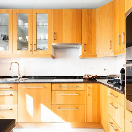 Exquisite Townhouse In Center- Private Garage & Terrace 리스본