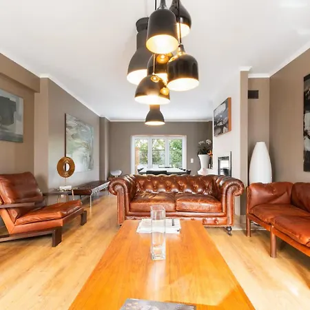 아파트 Exquisite Townhouse In Center- Private Garage & Terrace 리스본