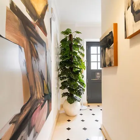 아파트 Exquisite Townhouse In Center- Private Garage & Terrace *