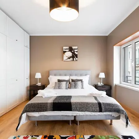 Exquisite Townhouse In Center- Private Garage & Terrace 아파트 리스본