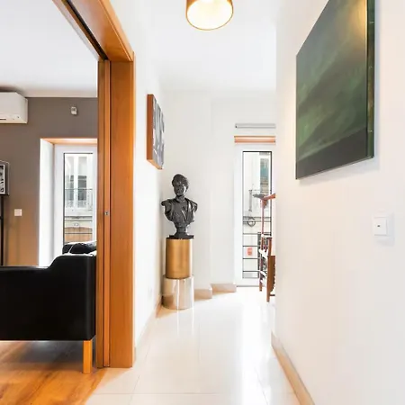 아파트 Exquisite Townhouse In Center- Private Garage & Terrace 리스본