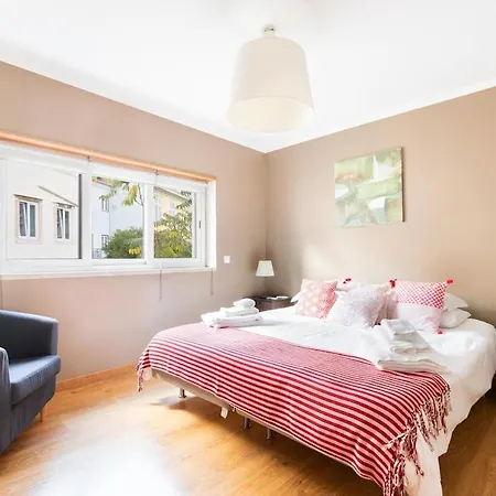 Exquisite Townhouse For Up To 8 In Center Daire Lisboa