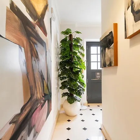 Exquisite Townhouse For Up To 8 In Center *