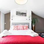 Apartmán Exquisite Townhouse In Center- Private Garage & Terrace *