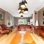 Exquisite Townhouse In Center- Private Garage & Terrace Apartmán *
